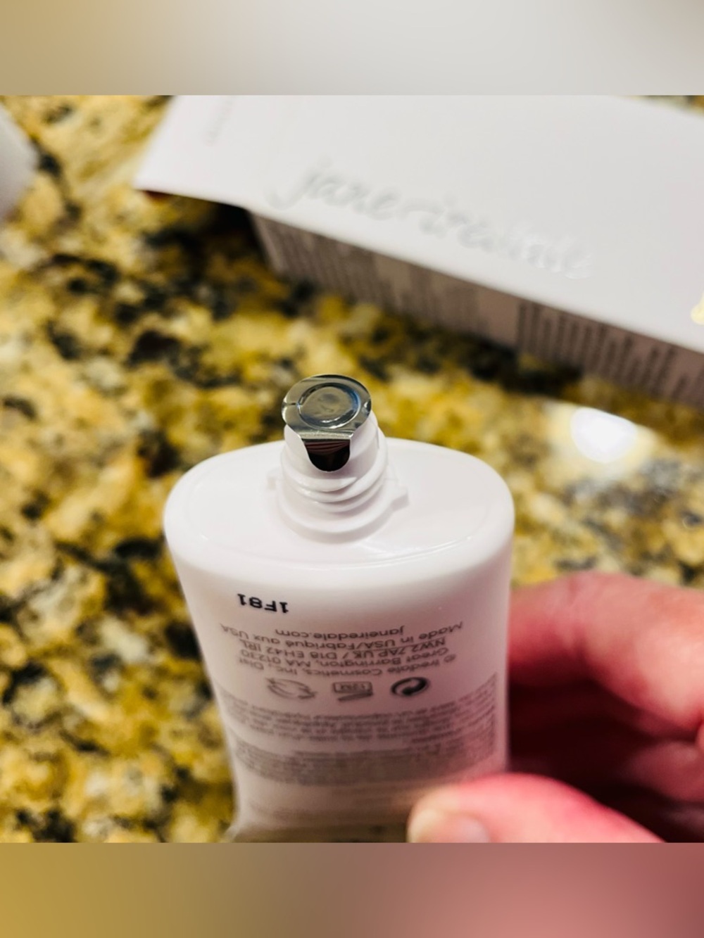 jane iredale Brightening Face Primer - Picture 4 of 4
